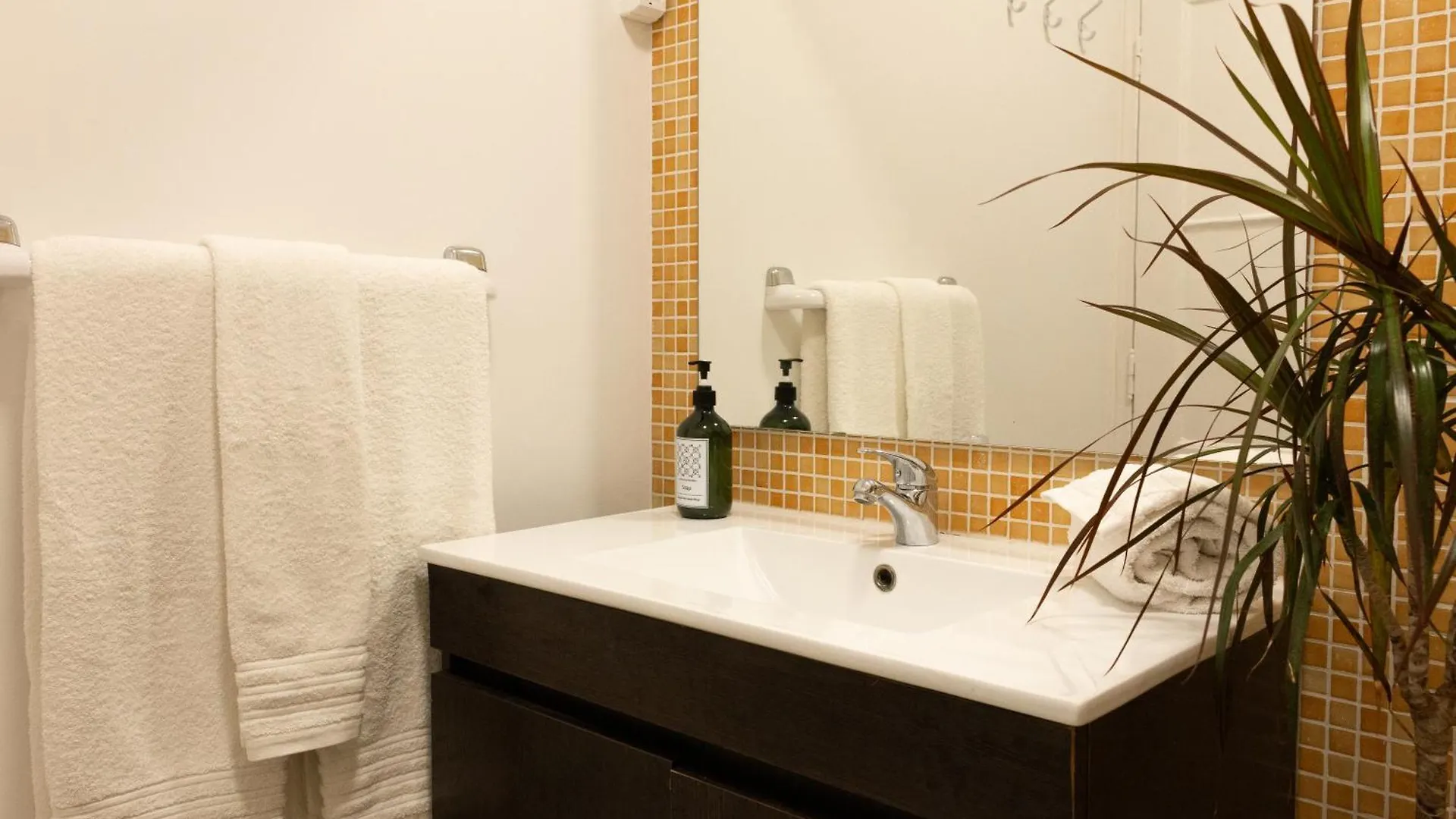 Guest house Santos Stay By Madrabica Lisbon