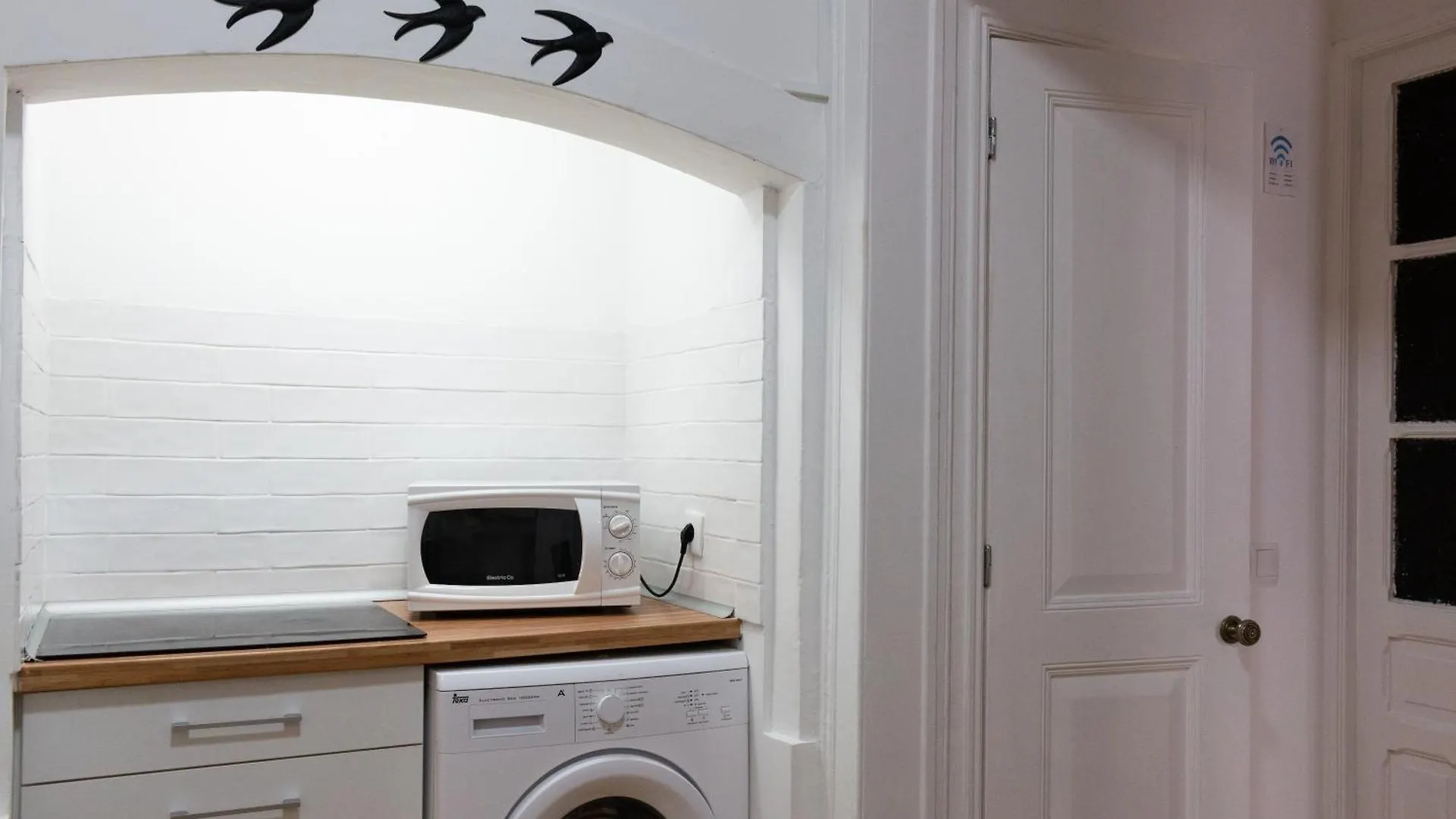 Santos Stay By Madrabica Lisbon Guest house